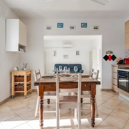 Casa Fiora, A 50 M Dal Mare Apartment